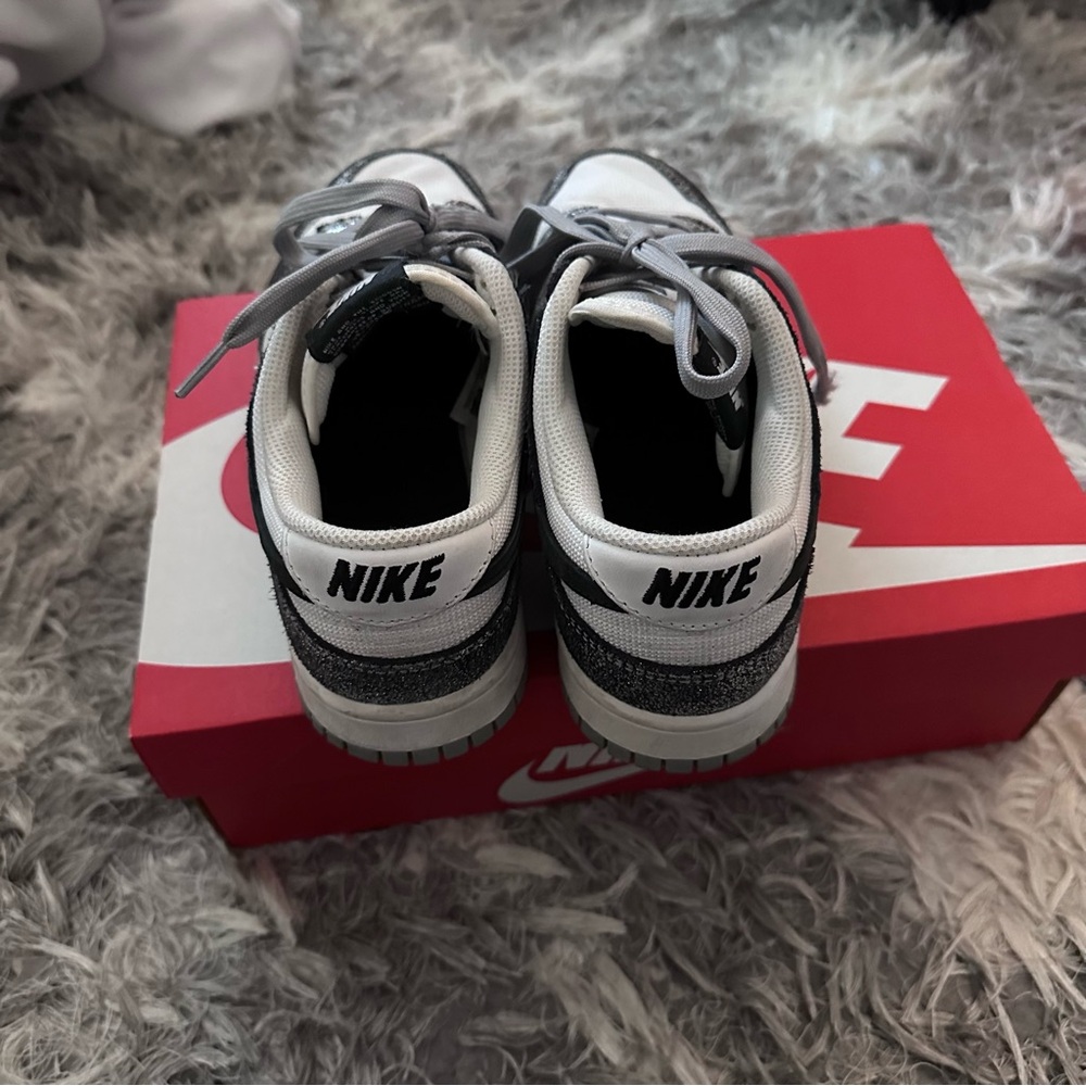 Nike Dunks - Picture 3 of 8